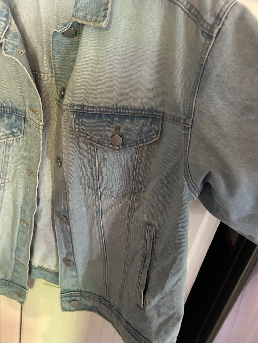 Women’s Light Wash Denim Jacket - Picture 3 of 4